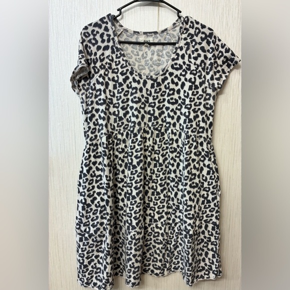 Pact Animal Leopard Knit Dress L Tiered Short Sleeves Empire Org Cotton Blend - Picture 2 of 6